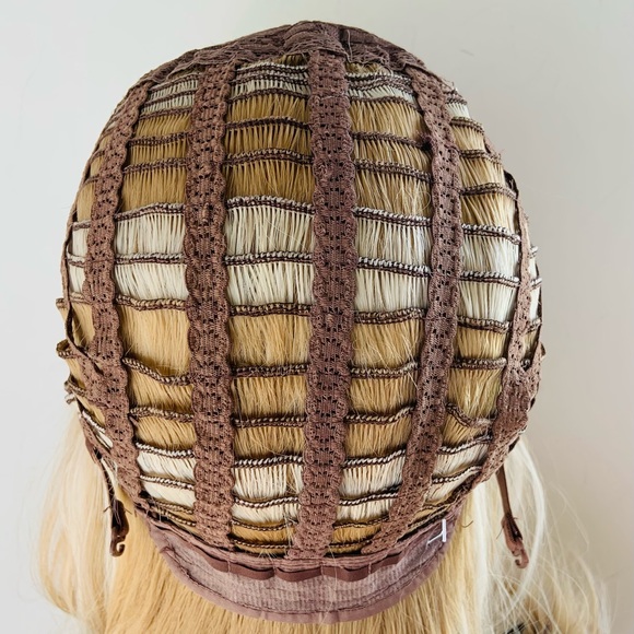 Gorgeous 20” Effortless Style Ombre Blonde Synthetic Wig with Bangs - Picture 9 of 11